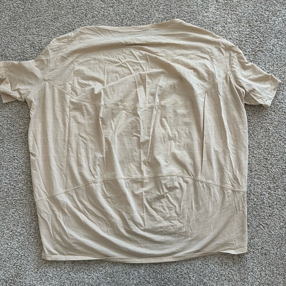 Lululemon Back in Action Tee - Picture 3 of 6